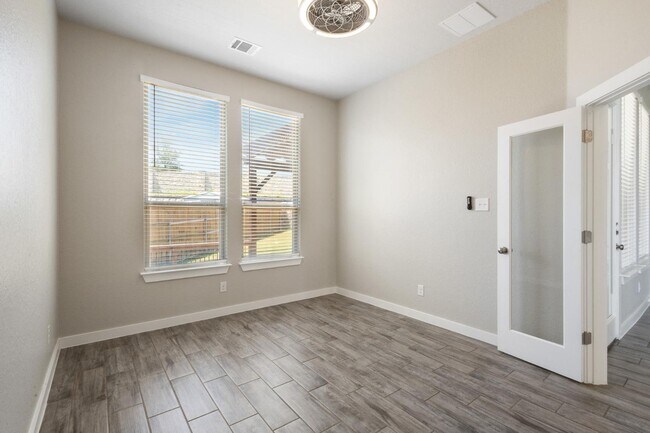 Building Photo - 1523 Nicholas Cv