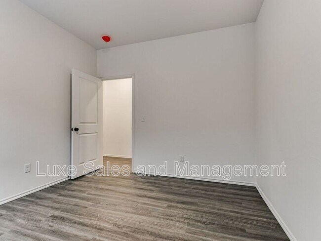Building Photo - 8012 NW 110th Dr