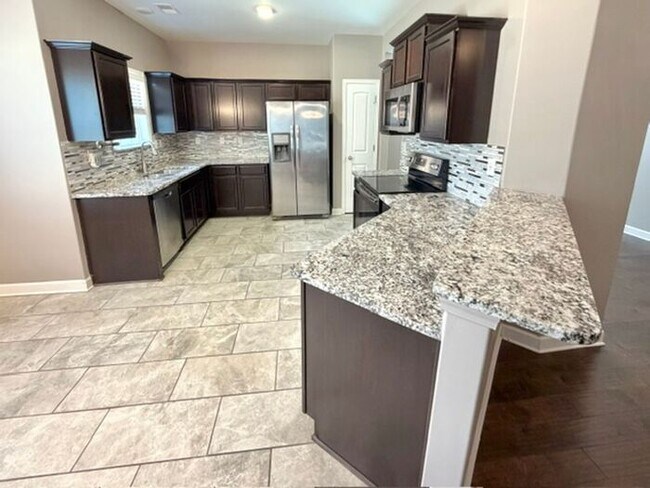 Building Photo - Now Leasing a 4 bedroom 3 bath home in Olive Branch
