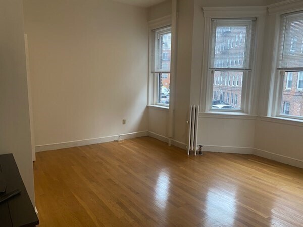 Building Photo - 65 Park Dr