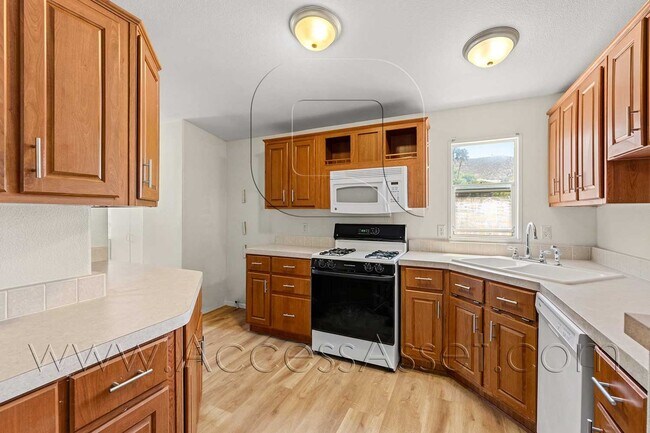 Building Photo - Spacious 3 Bedroom Home with Large Fenced Yard and Two-Car Garage