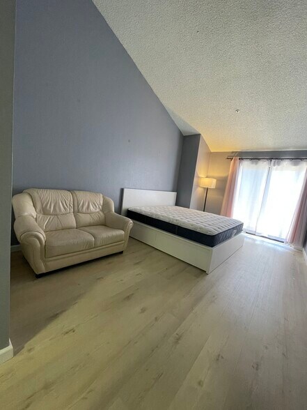 Building Photo - 1310 Ridge Ct