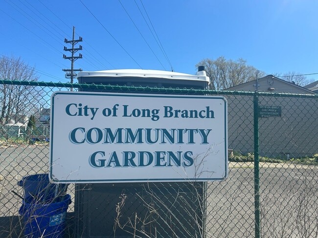 Building Photo - 677 Gerard Ave