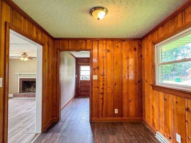 Building Photo - 246 Phillips Dr
