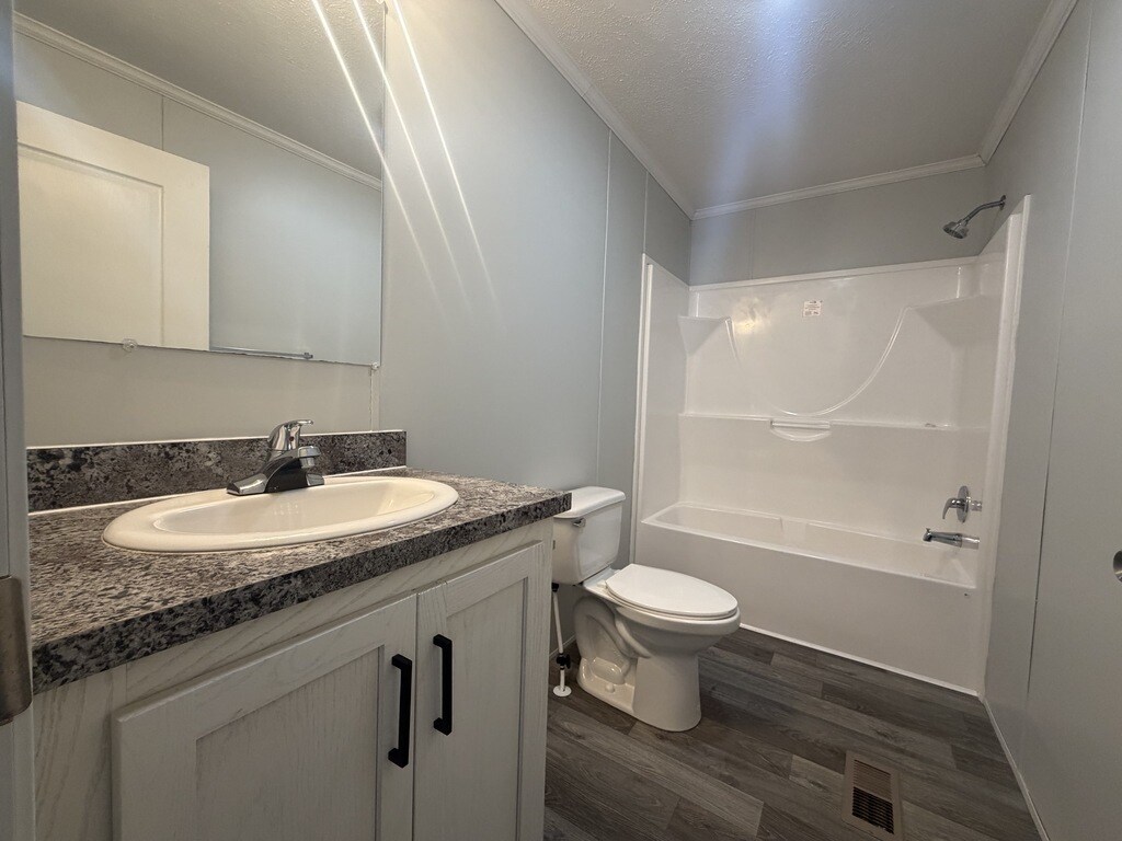 Building Photo - 38060 Leverette Ave