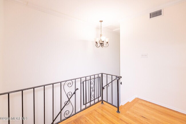 Building Photo - 187 Evergreen Rd