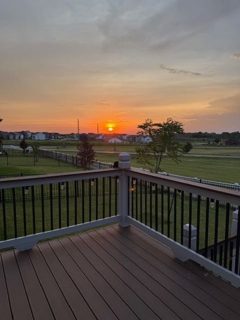 Building Photo - Large 4 Bedroom with Finished Basement - L...