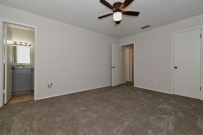 Building Photo - 1703 La Fontaine Ln