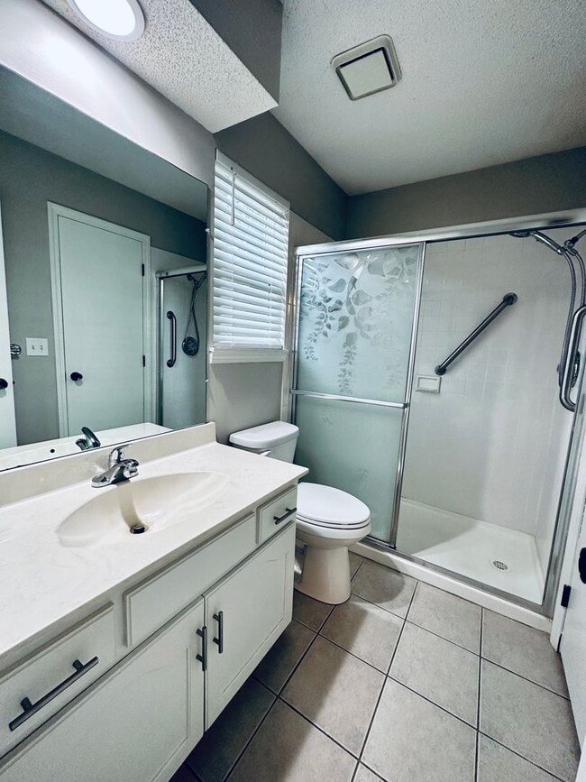 Building Photo - {12311} Spacious Townhome in Desirable OP ...