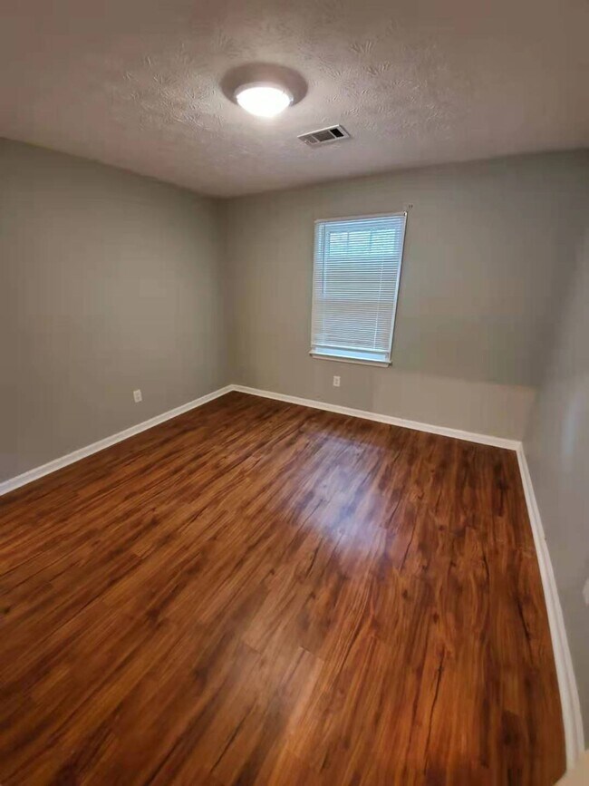 Building Photo - 2880 Highpoint Rd