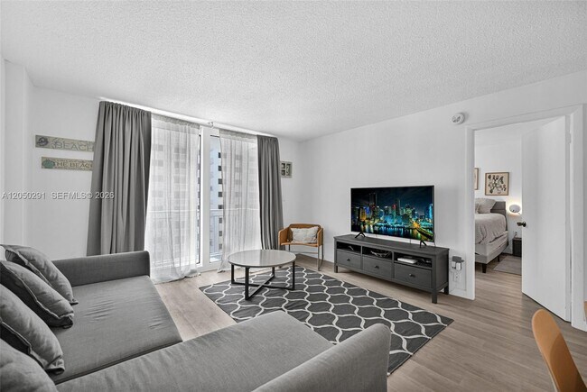Building Photo - 345 Ocean Dr