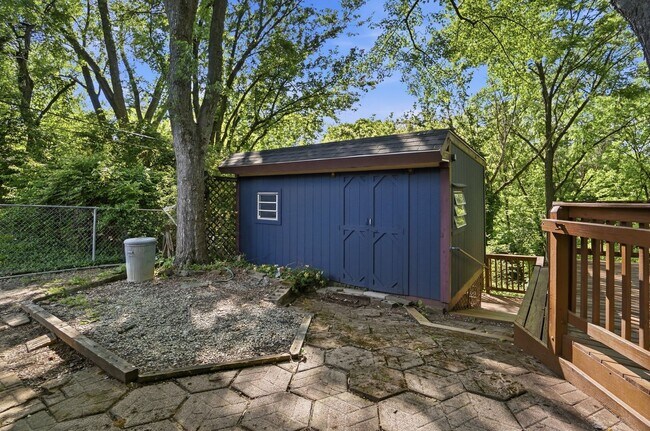 Building Photo - Three Bedroom Home with Great Outdoor Entertainment Space!