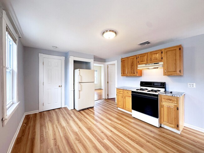 Building Photo - 66 Veres St