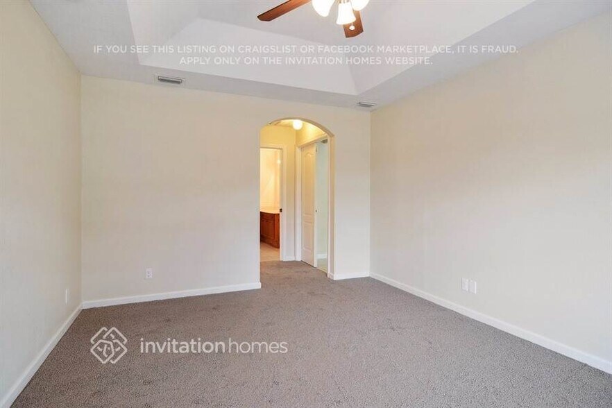 Building Photo - 1070 SW Aurelia Ave