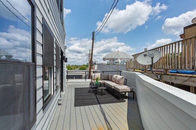Building Photo - STUNNING 4 Level Fells Point Rowhome! WITH...