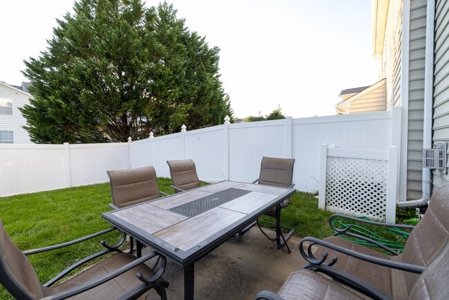 Building Photo - 305 Jamerson Ct