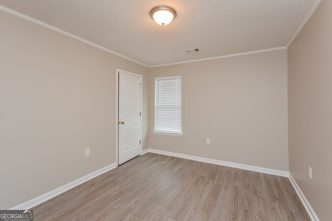 Building Photo - 1420 Saddlebrook Ct