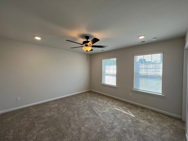 Building Photo - 208 Sagecroft Ln