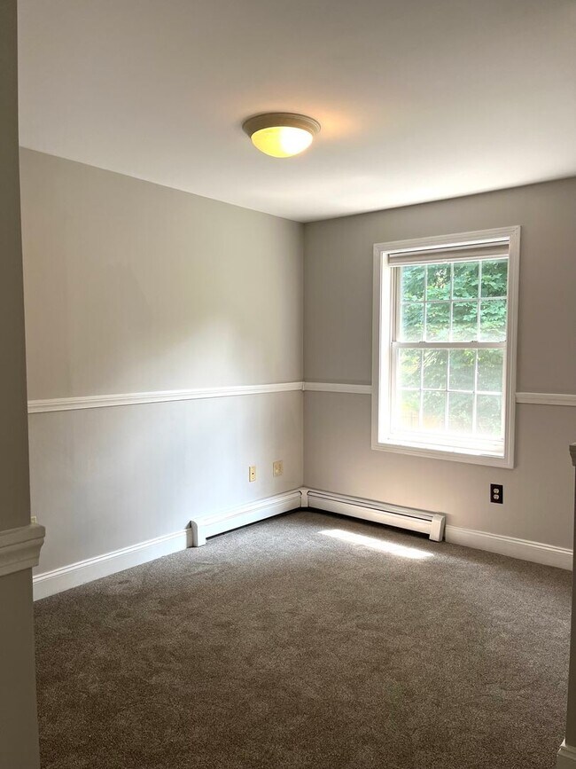 Building Photo - Rare Find Single Family Home in South Port...