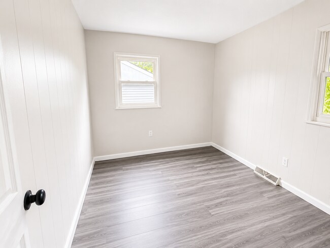 Building Photo - Beautifully Renovated 4BR Retreat with Spacious Yard in North Columbus