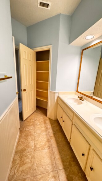 Building Photo - 4067 Heathersage Dr