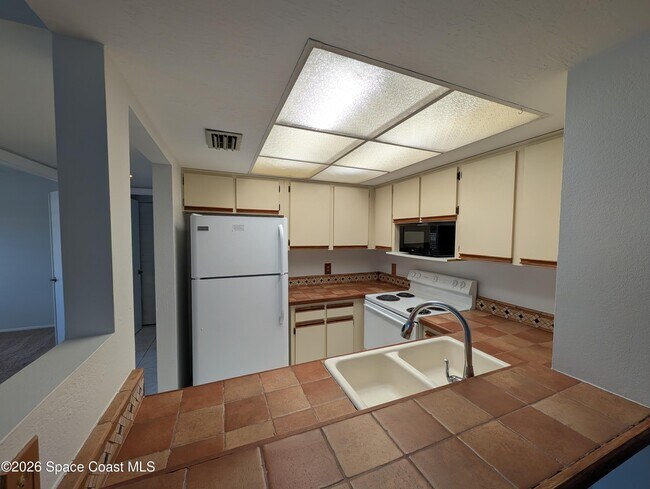 Building Photo - 987 Sonesta Ave NE