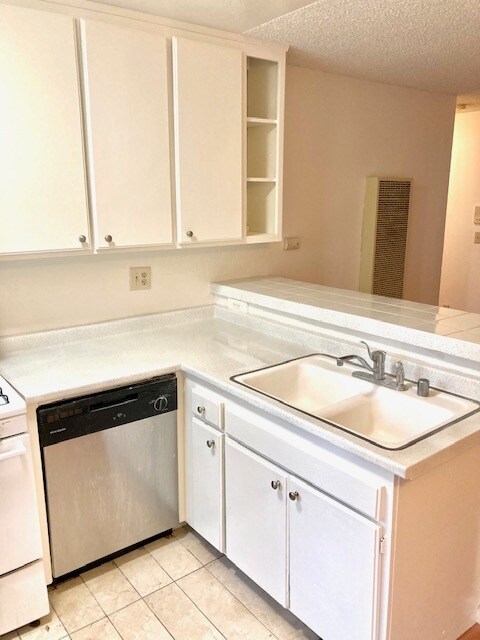 Building Photo - 18530 Hatteras St