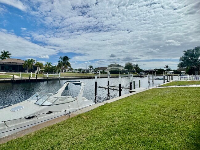 Building Photo - 1410 Vía Milanese