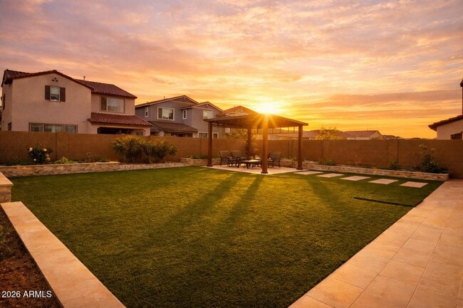 Building Photo - 2353 E Castanets Dr