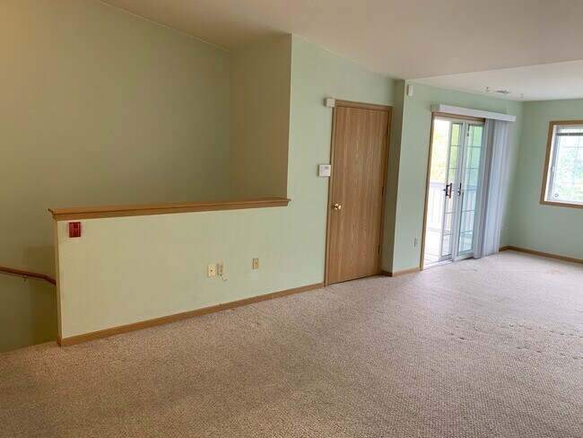 Small storage and balcony - 8055 Lexington Pl