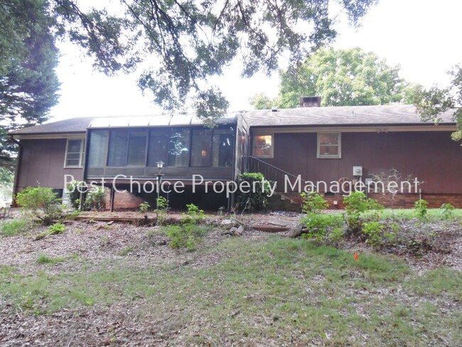 Building Photo - 1401 Hanover Rd