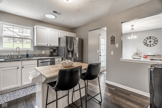 Building Photo - 9660 Overcrest Dr