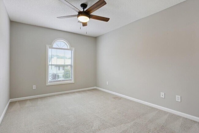 Building Photo - 1044 Hillsborough Chase NW