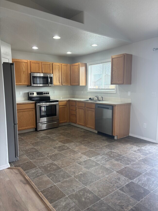 Building Photo - 339 E Bay Owl Dr