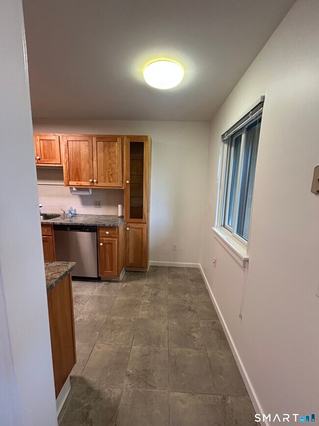 Building Photo - 419 Heritage Vlg