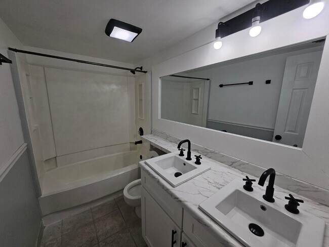 Building Photo - 1005 S Flagler Ave