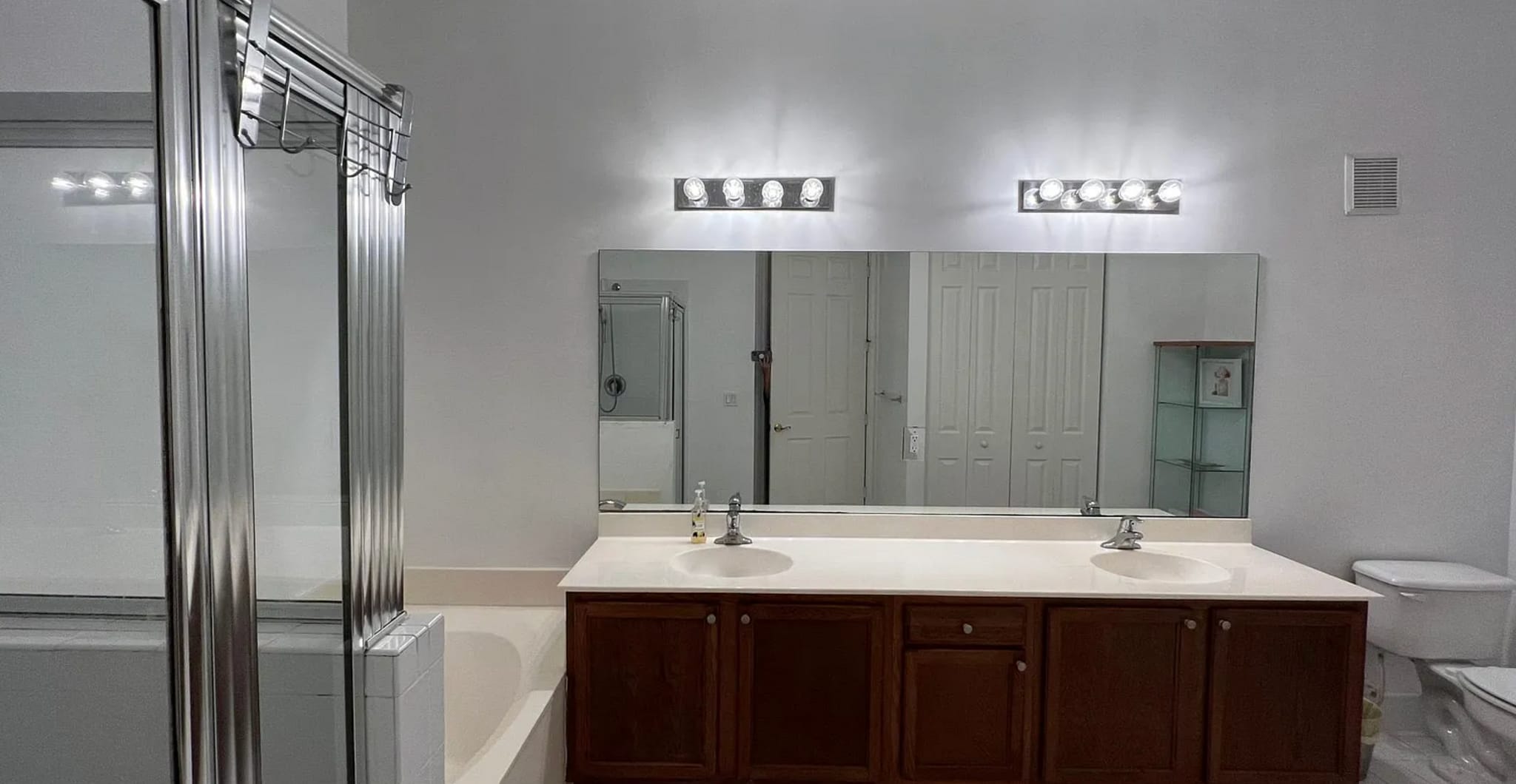 Building Photo - 10280 SW Stephanie Way