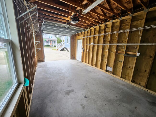 Building Photo - 803 Lindsey Ln