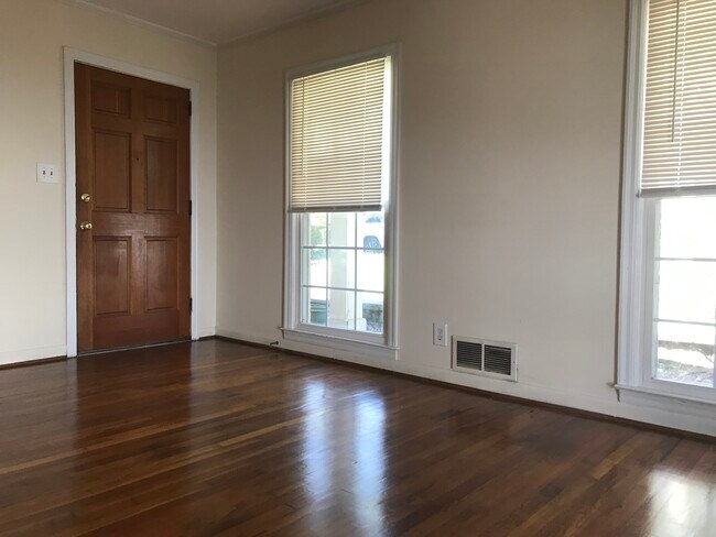 Building Photo - 1939 Lebanon Dr NE