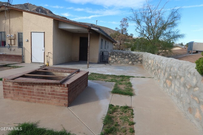 Building Photo - 2302 Copper Ave