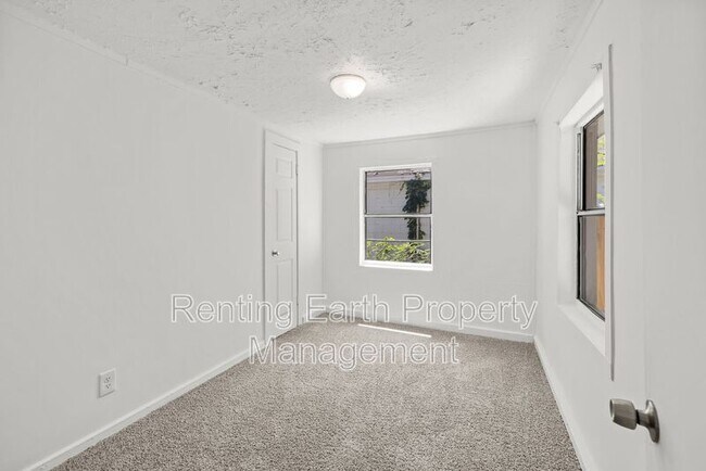 Building Photo - 1134 Oak St