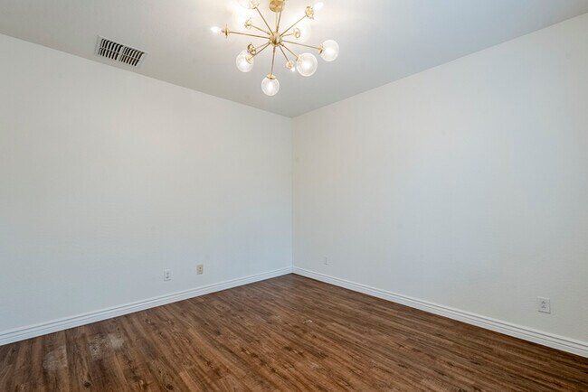 Building Photo - 2744 E Donato Dr
