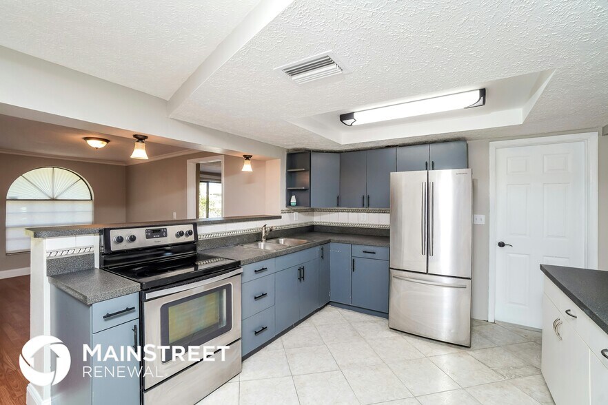 Building Photo - 8729 Sabal Way