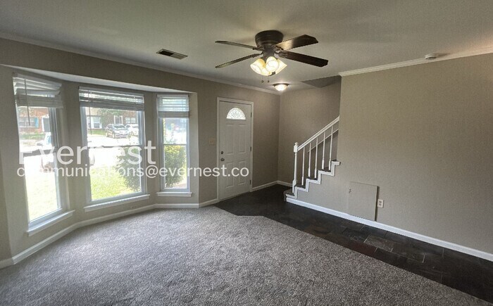 Building Photo - 2445 Hampstead Dr