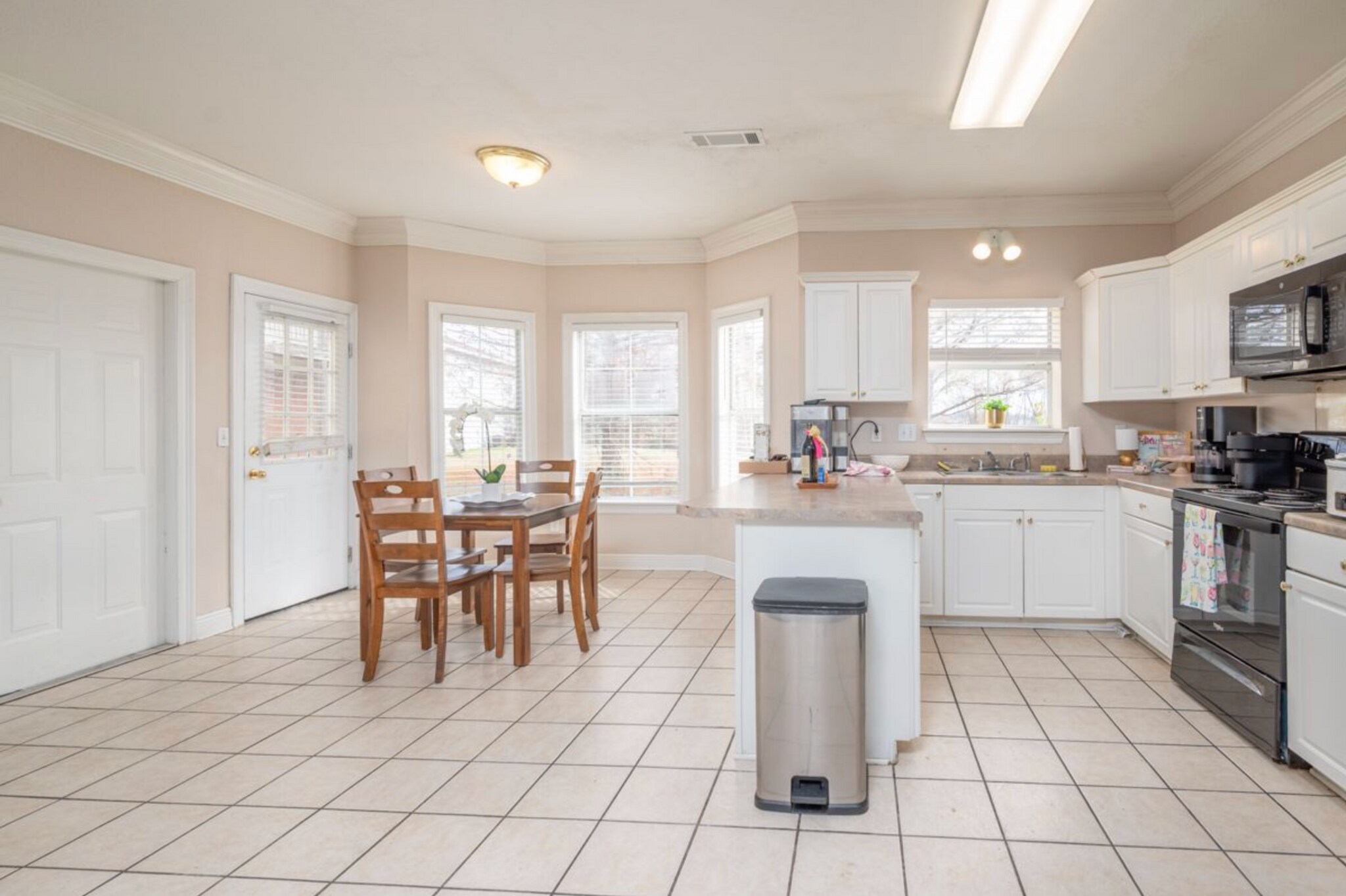 Building Photo - 923 Saint Andrews Ln