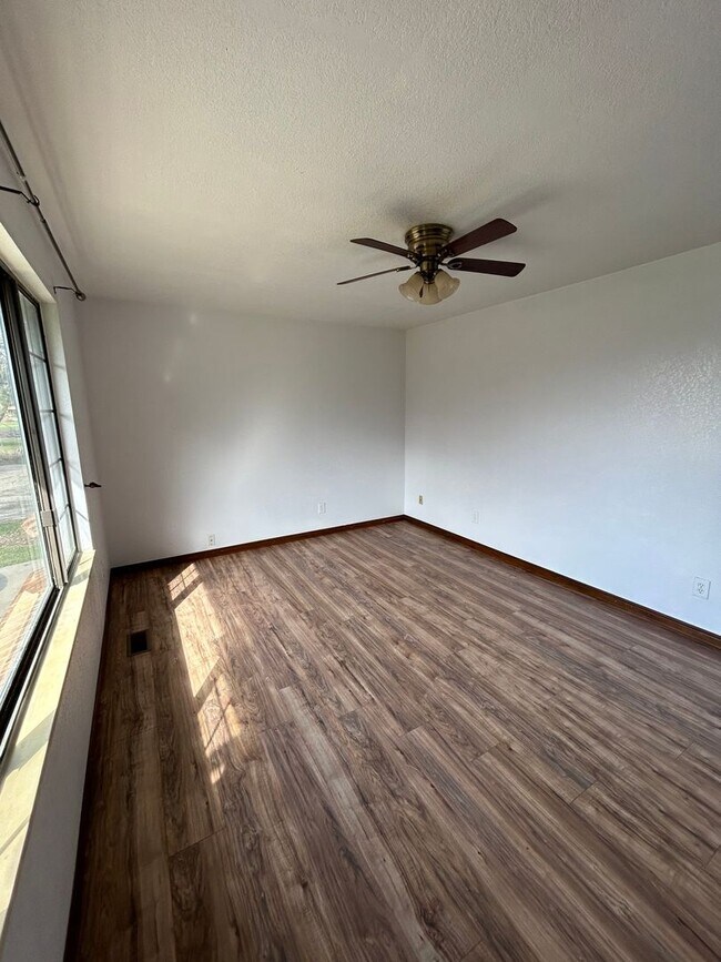 Building Photo - 3 bedroom 1 bath home in south Spanish Fork