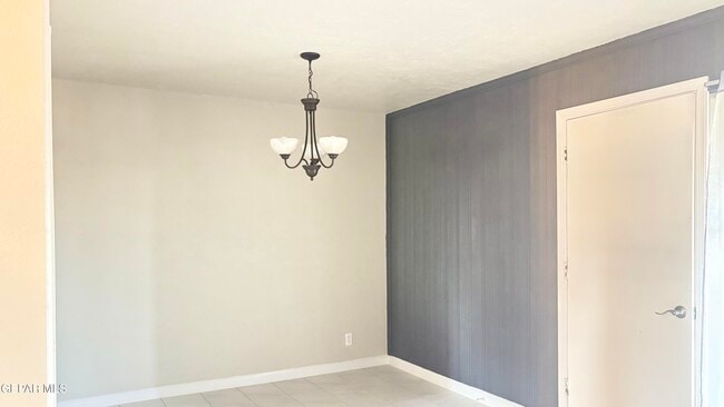 Building Photo - 5133 Pikes Peak Dr