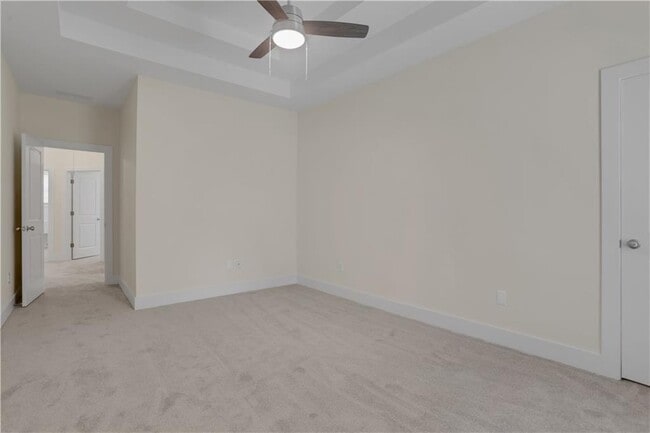 Building Photo - 3228 Silver Lake Dr NE