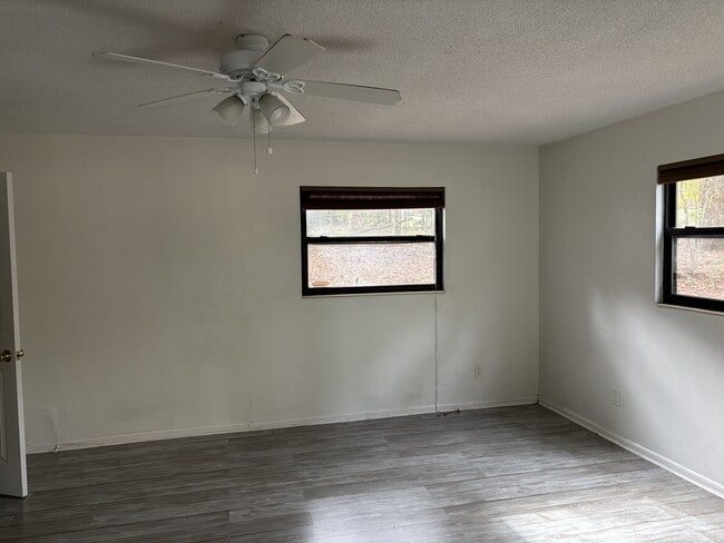 Building Photo - 2409 Almond Dr