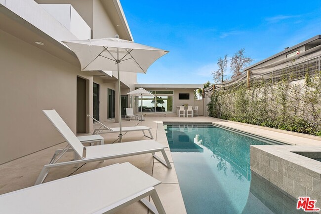 Building Photo - 2189 Summitridge Dr